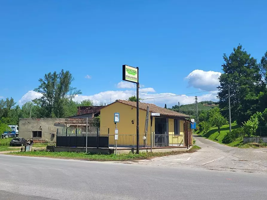 Immagine 2 di Negozio in vendita  a Castelfiorentino