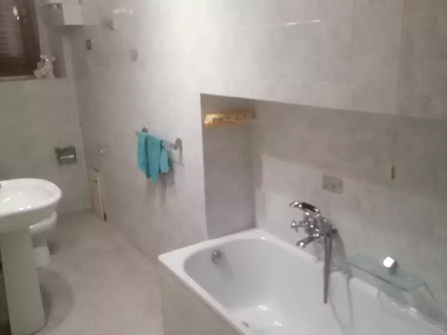 Immagine 4 di Appartamento in vendita  a Carmignano