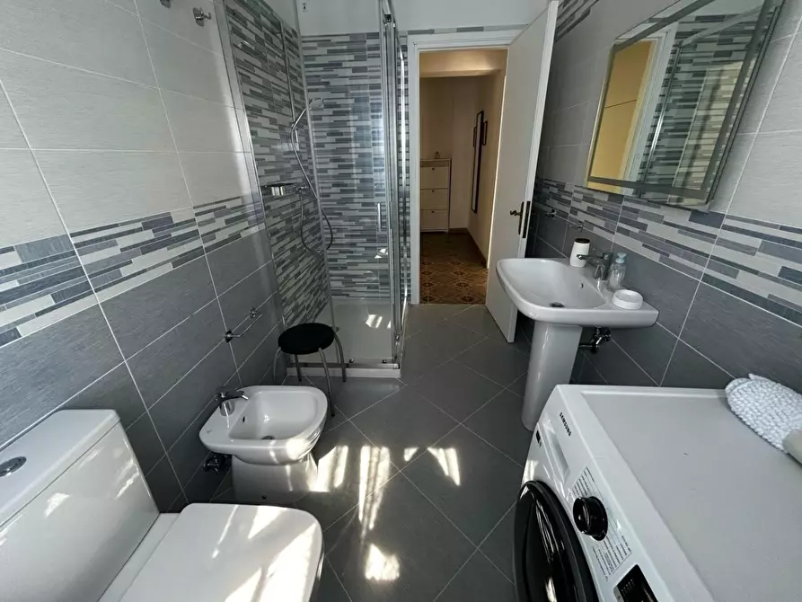 Immagine 6 di Villa in affitto  a Carrara