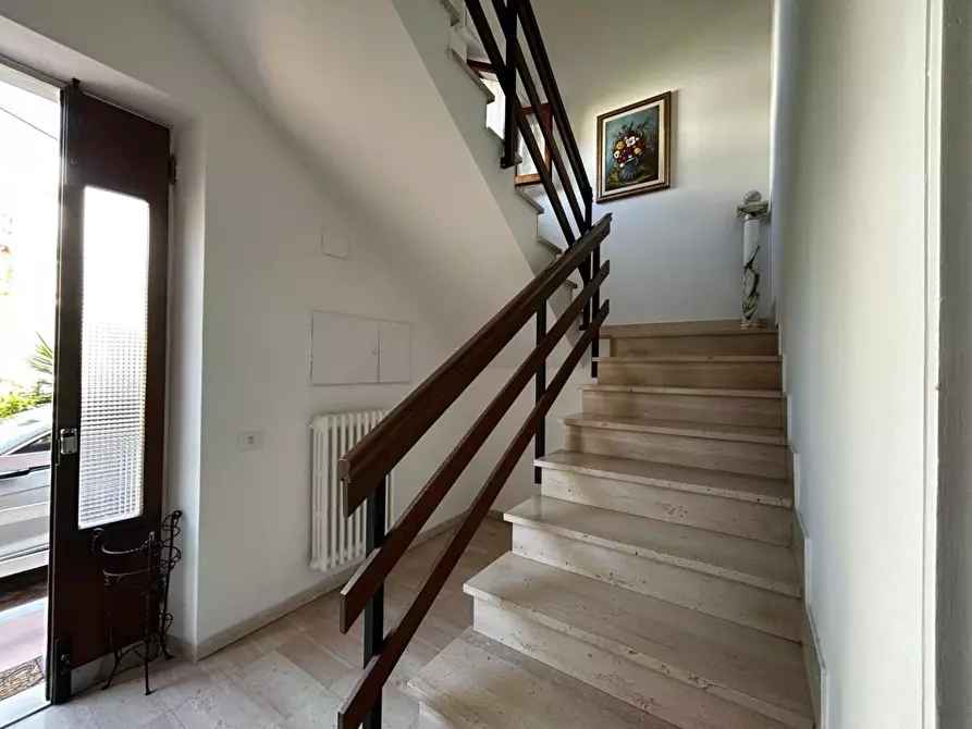 Immagine 11 di Villa in affitto  a Carrara