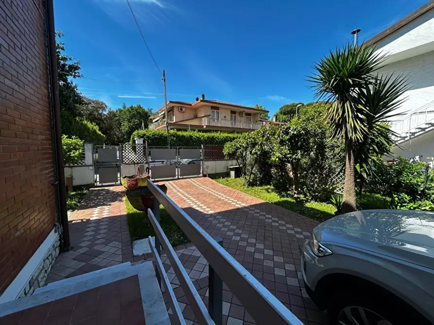 Immagine 20 di Villa in affitto  a Carrara