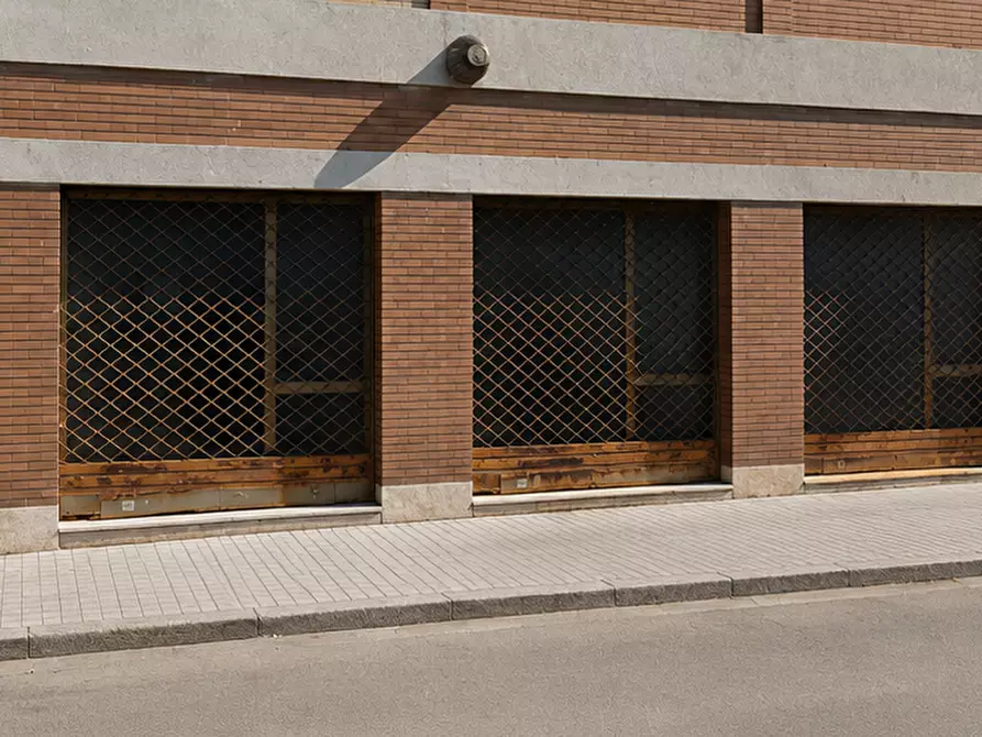 Immagine 1 di Locale commerciale in affitto  a Pontedera