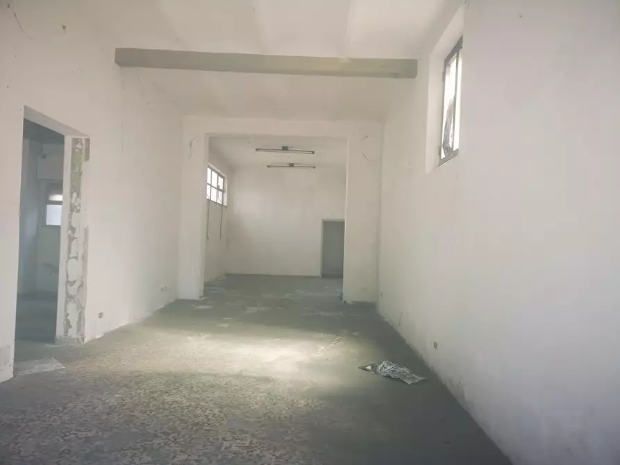 Immagine 3 di Locale commerciale in affitto  a Pontedera