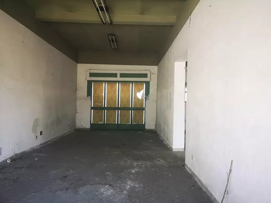 Immagine 5 di Locale commerciale in affitto  a Pontedera