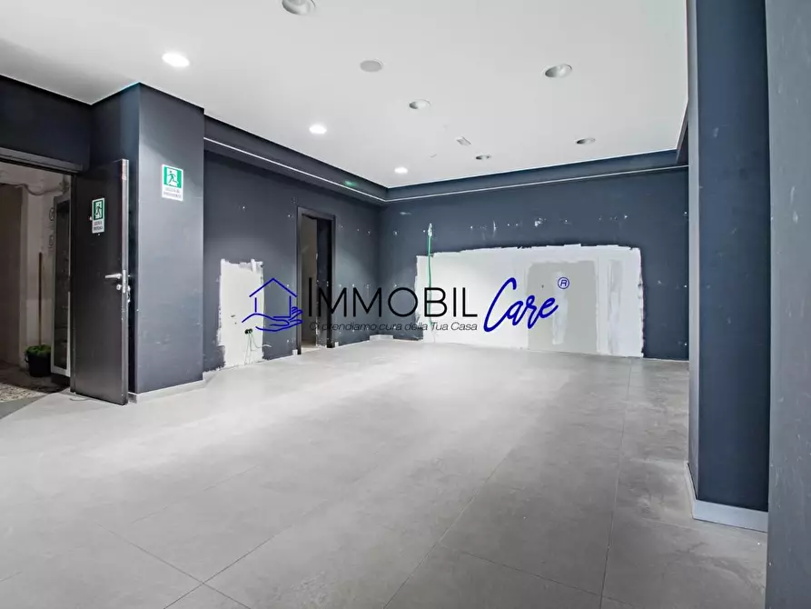 Immagine 7 di Locale commerciale in affitto  a Livorno