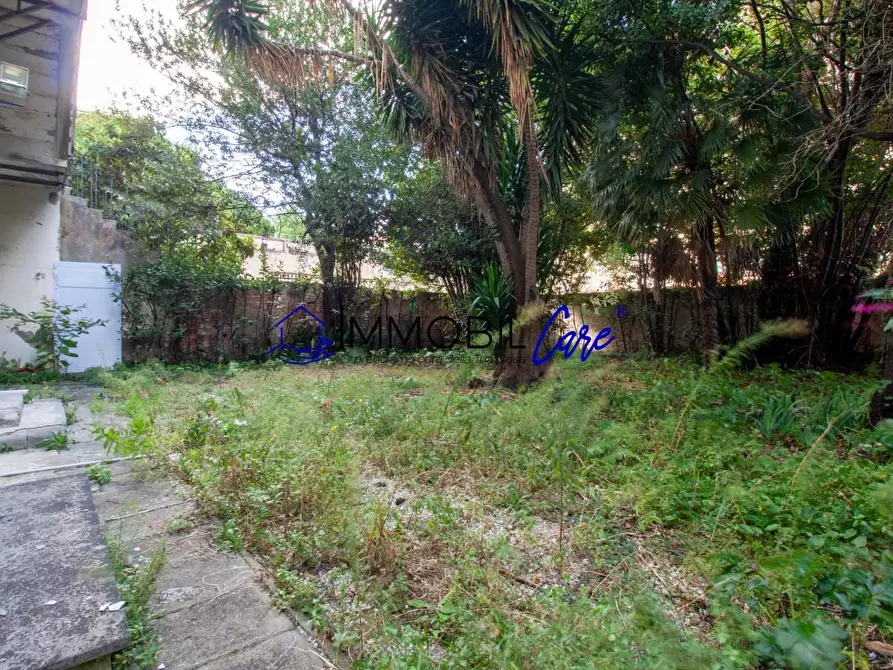 Immagine 19 di Locale commerciale in affitto  a Livorno