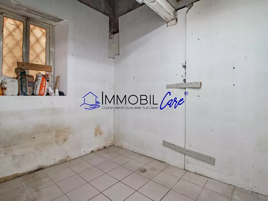 Immagine 13 di Locale commerciale in affitto  a Livorno