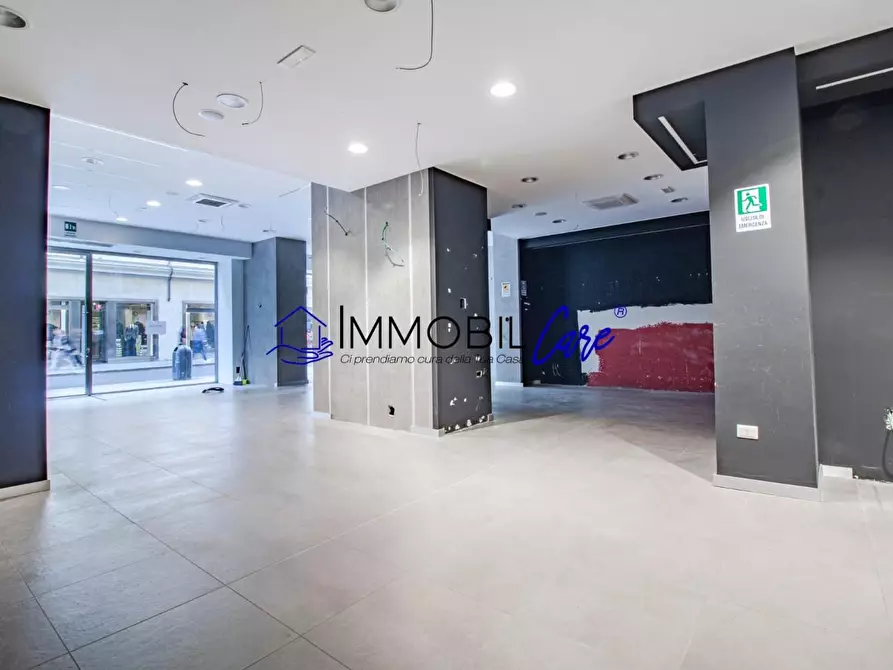 Immagine 9 di Locale commerciale in affitto  a Livorno