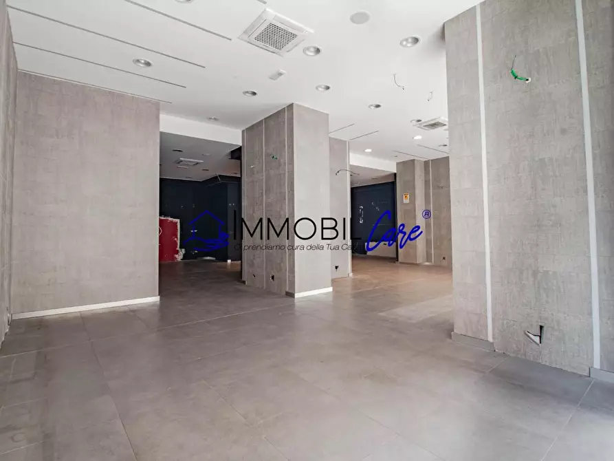 Immagine 14 di Locale commerciale in affitto  a Livorno