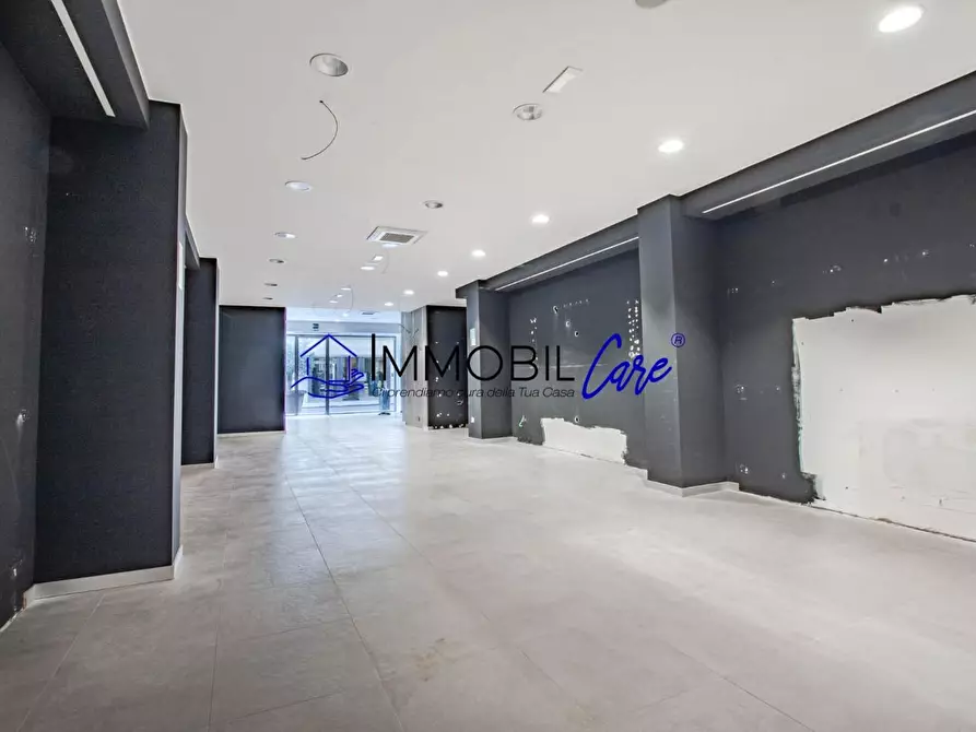 Immagine 10 di Locale commerciale in affitto  a Livorno