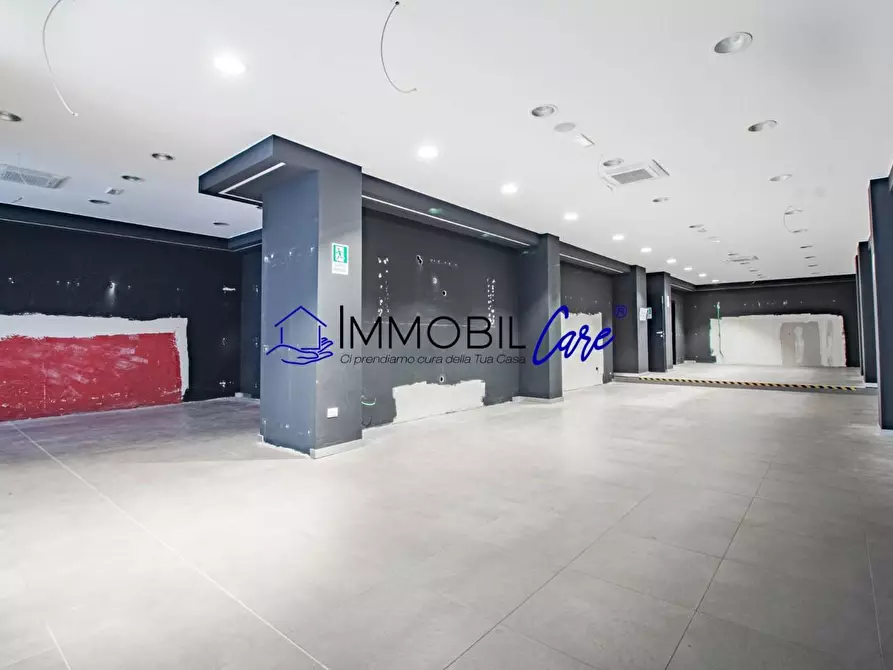 Immagine 6 di Locale commerciale in affitto  a Livorno