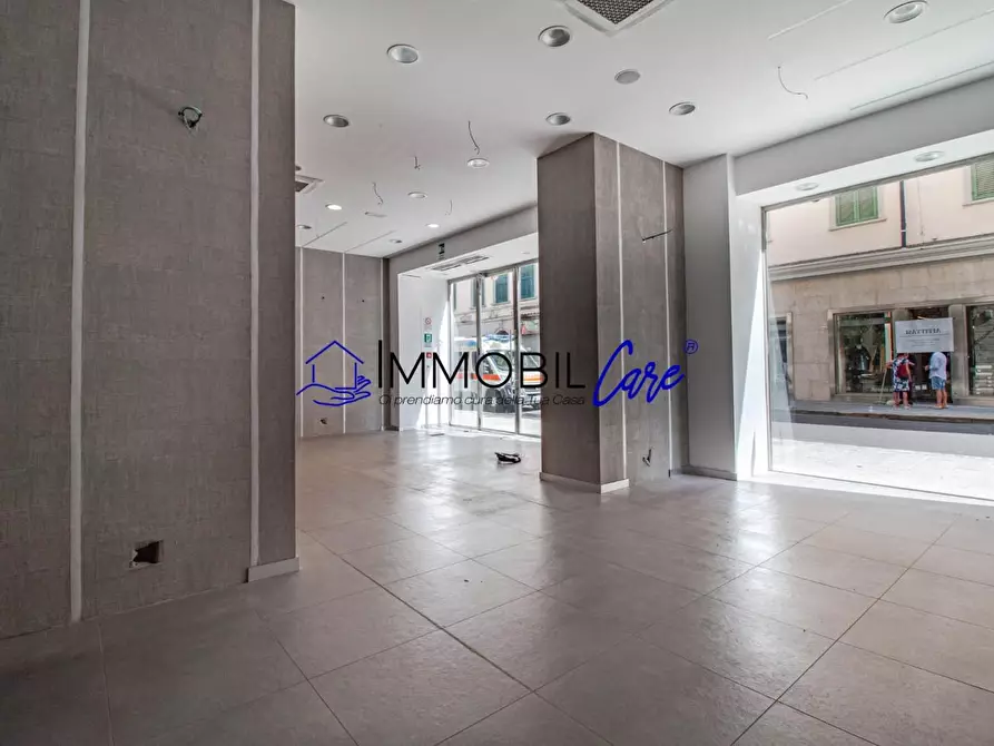 Immagine 2 di Locale commerciale in affitto  a Livorno