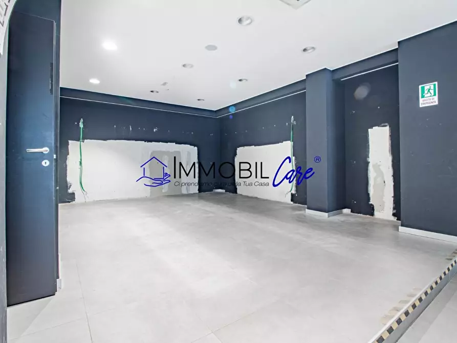 Immagine 3 di Locale commerciale in affitto  a Livorno