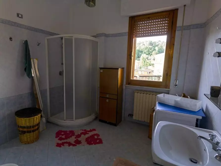 Immagine 31 di Appartamento in vendita  a Siena