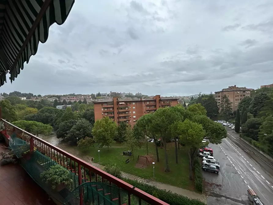 Immagine 9 di Appartamento in vendita  a Siena