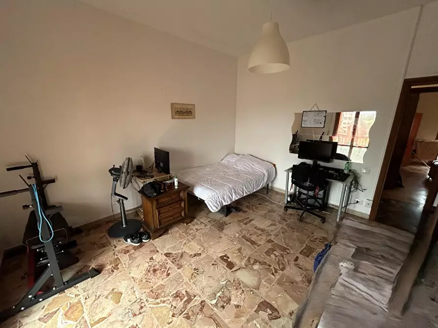 Immagine 21 di Appartamento in vendita  a Siena