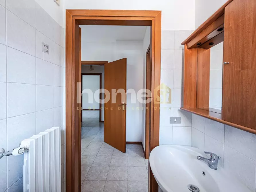 Immagine 18 di Appartamento in vendita  a Reggio Nell'emilia