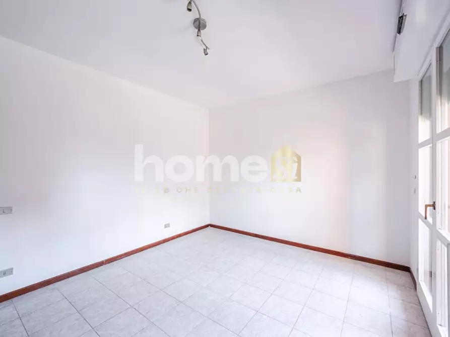 Immagine 10 di Appartamento in vendita  a Reggio Nell'emilia