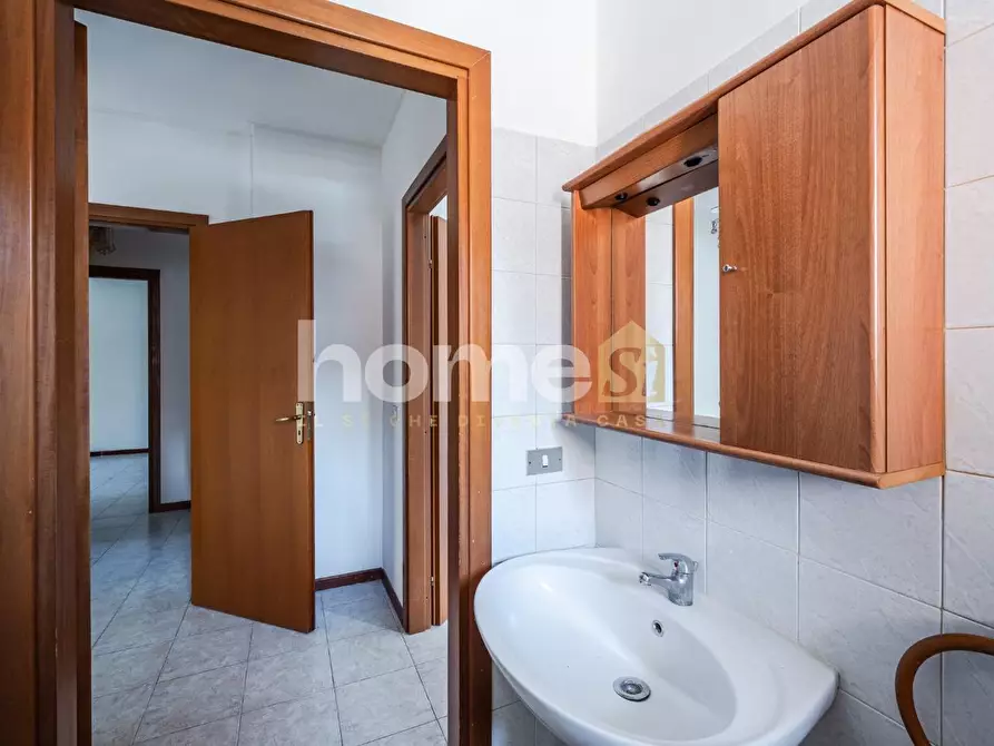 Immagine 17 di Appartamento in vendita  a Reggio Nell'emilia