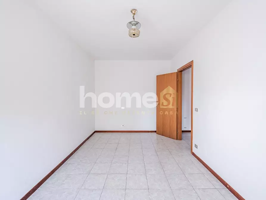 Immagine 6 di Appartamento in vendita  a Reggio Nell'emilia