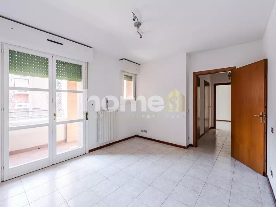 Immagine 12 di Appartamento in vendita  a Reggio Nell'emilia