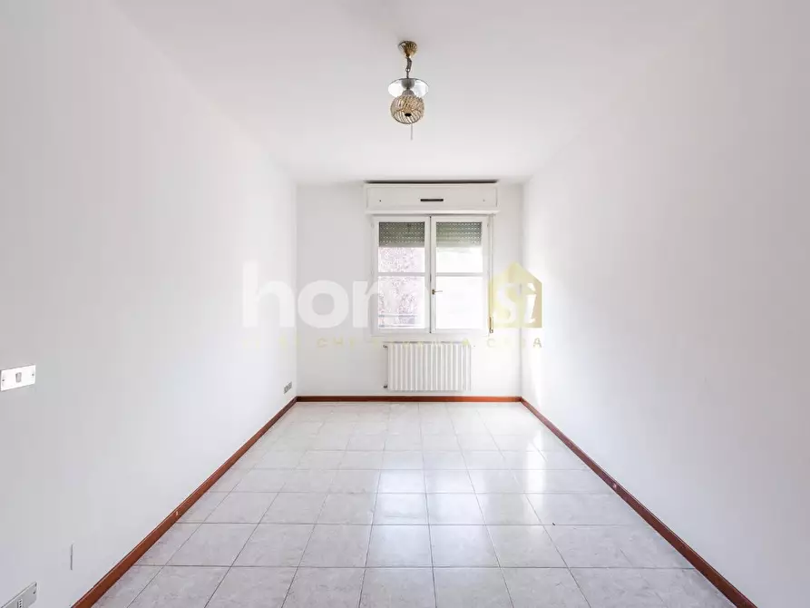 Immagine 3 di Appartamento in vendita  a Reggio Nell'emilia