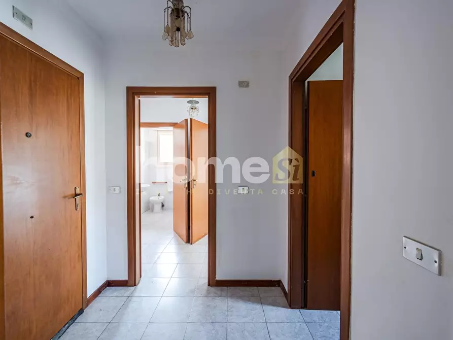 Immagine 21 di Appartamento in vendita  a Reggio Nell'emilia