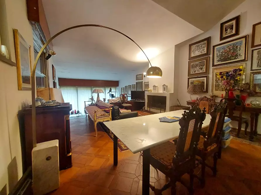 Immagine 39 di Villa in vendita  a Lucca