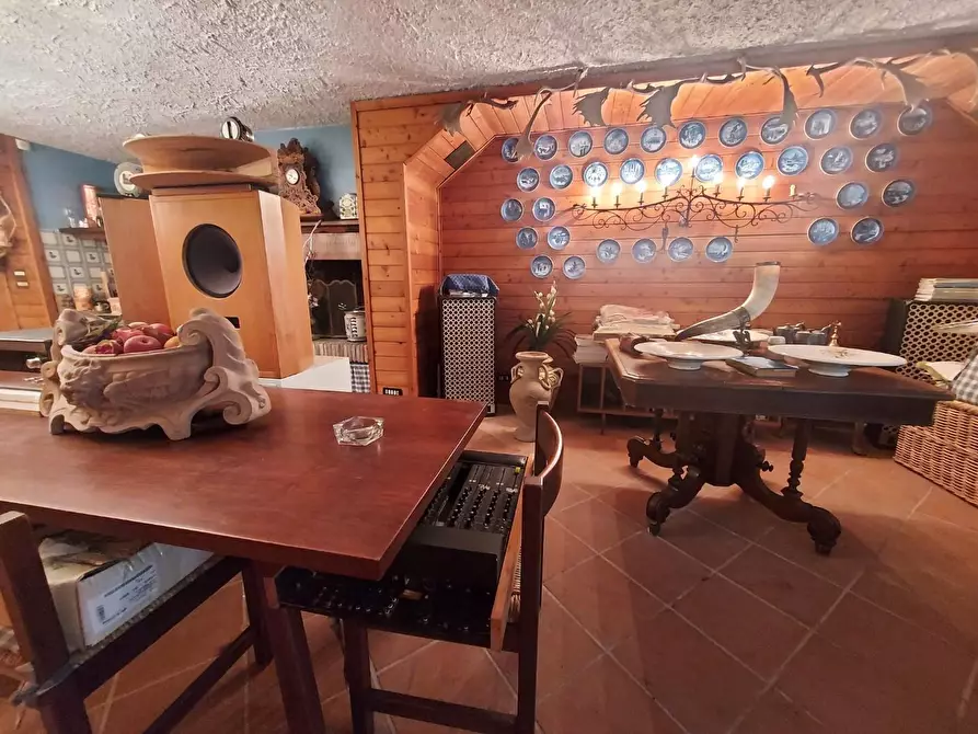 Immagine 15 di Villa in vendita  a Lucca