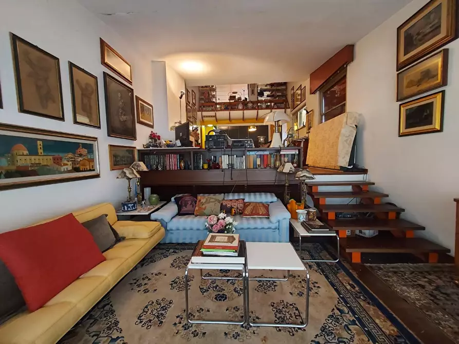 Immagine 5 di Villa in vendita  a Lucca