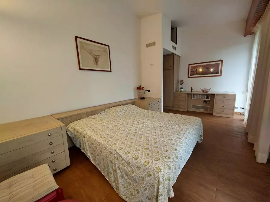 Immagine 23 di Villa in vendita  a Lucca