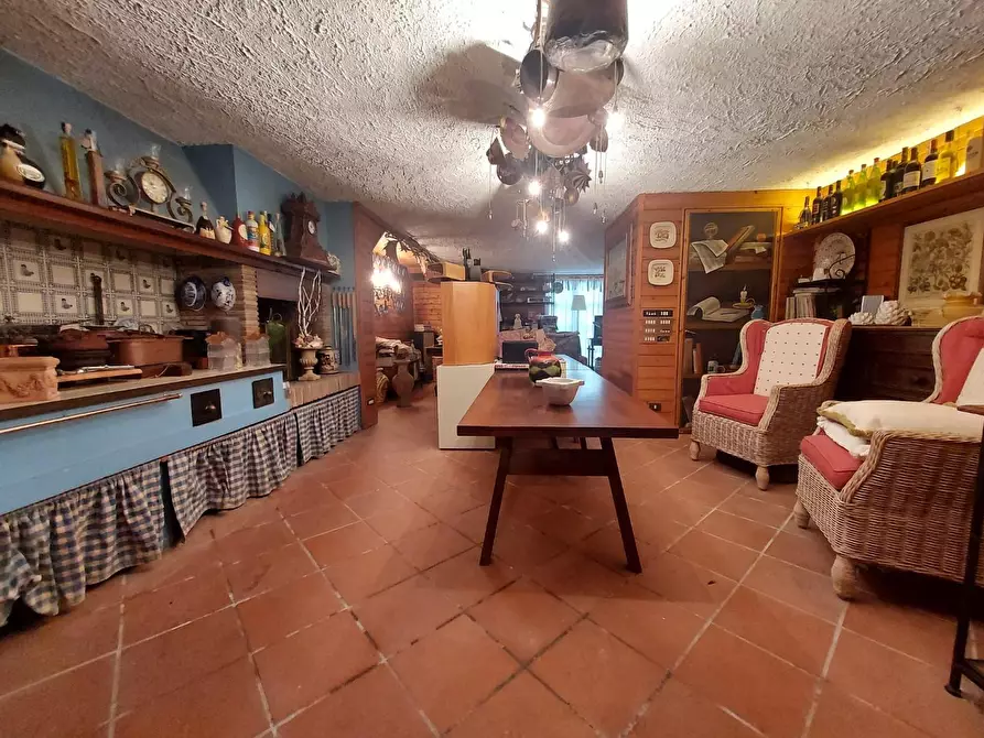 Immagine 9 di Villa in vendita  a Lucca