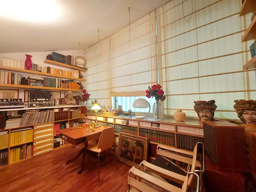 Immagine 58 di Villa in vendita  a Lucca