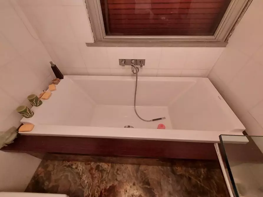 Immagine 44 di Villa in vendita  a Lucca