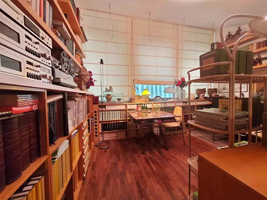 Immagine 55 di Villa in vendita  a Lucca