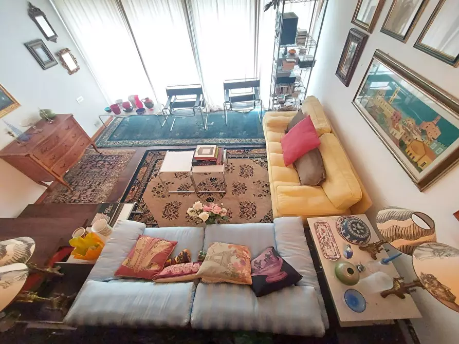 Immagine 4 di Villa in vendita  a Lucca