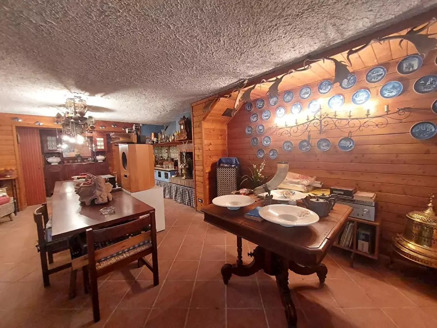 Immagine 10 di Villa in vendita  a Lucca