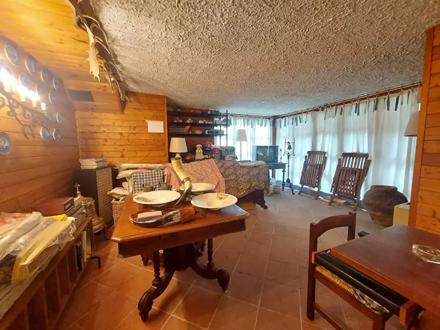 Immagine 12 di Villa in vendita  a Lucca