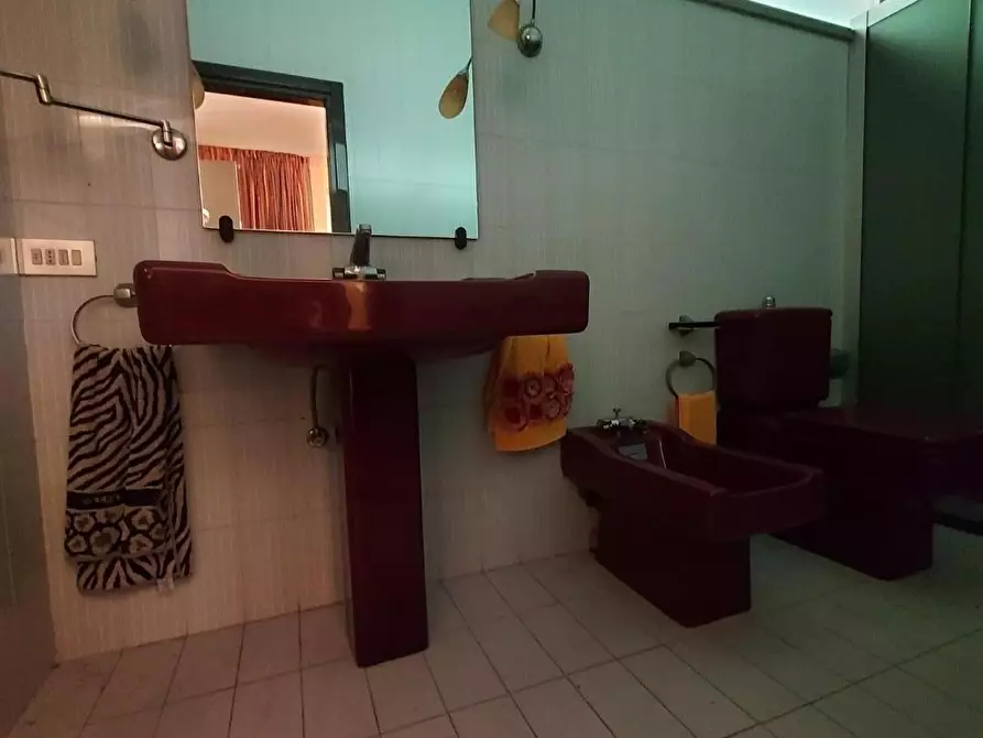 Immagine 50 di Villa in vendita  a Lucca