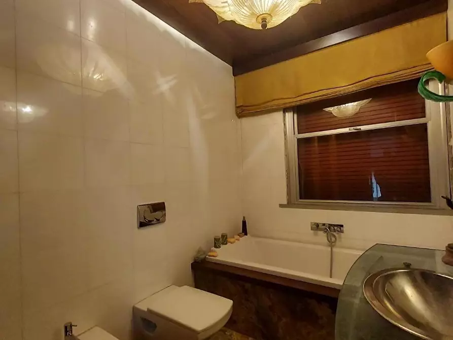 Immagine 40 di Villa in vendita  a Lucca