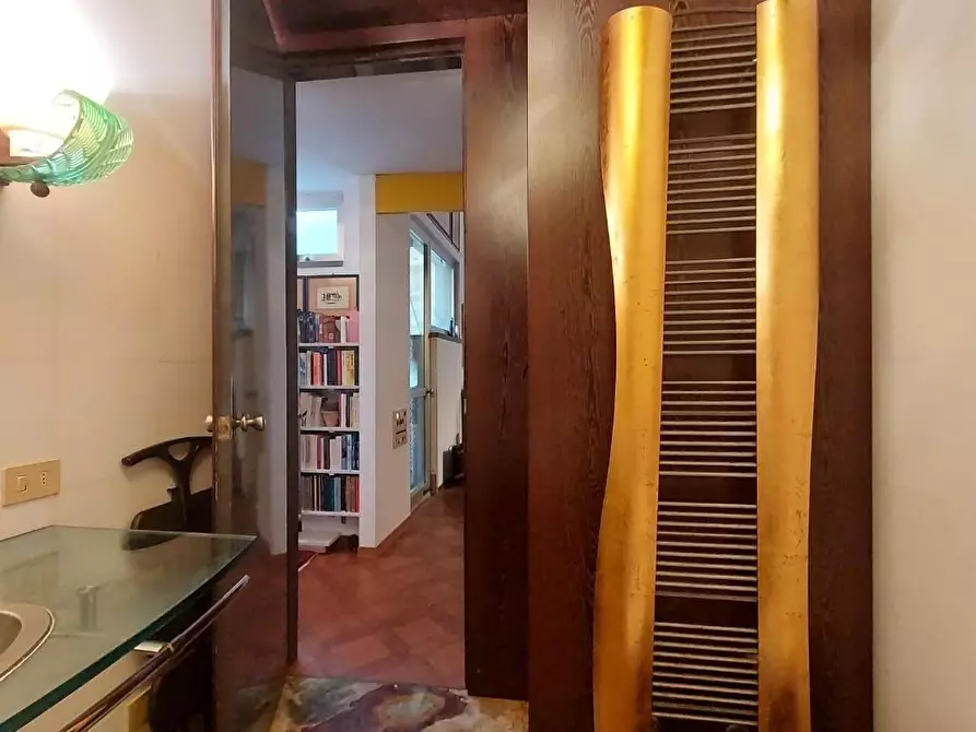 Immagine 43 di Villa in vendita  a Lucca