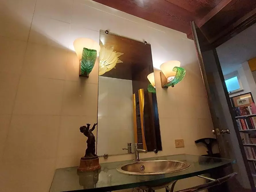 Immagine 42 di Villa in vendita  a Lucca