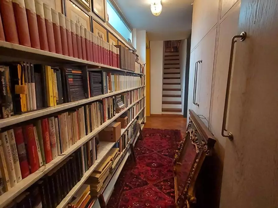 Immagine 51 di Villa in vendita  a Lucca