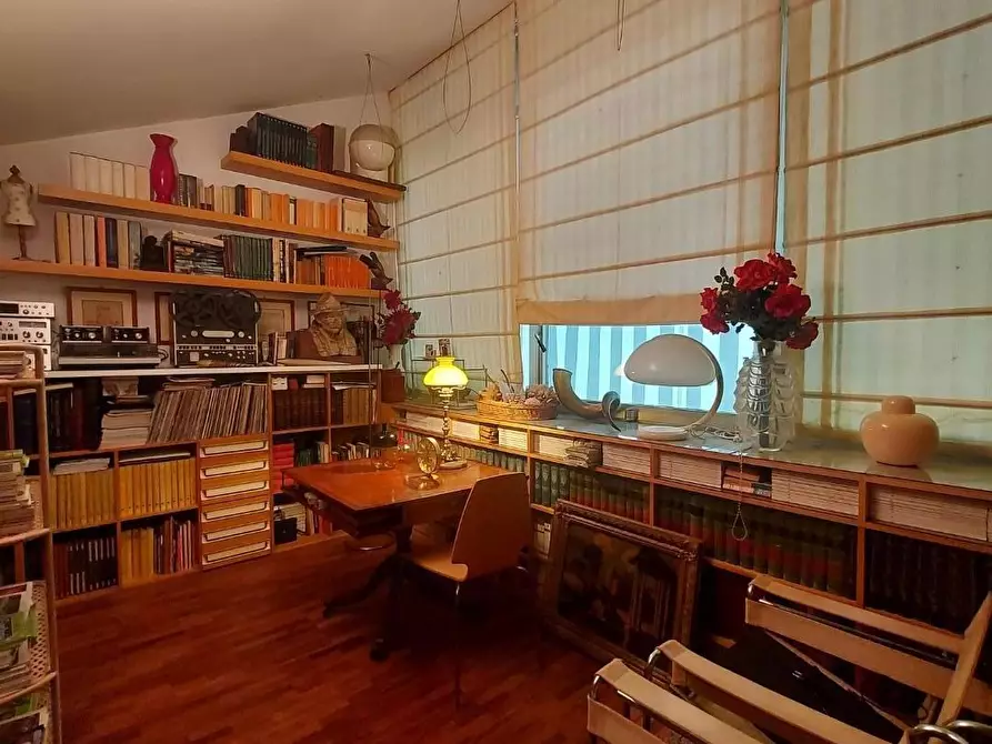 Immagine 57 di Villa in vendita  a Lucca