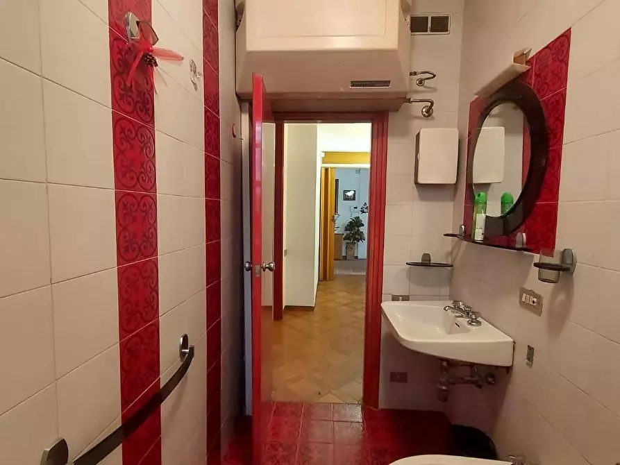 Immagine 28 di Villa in vendita  a Lucca