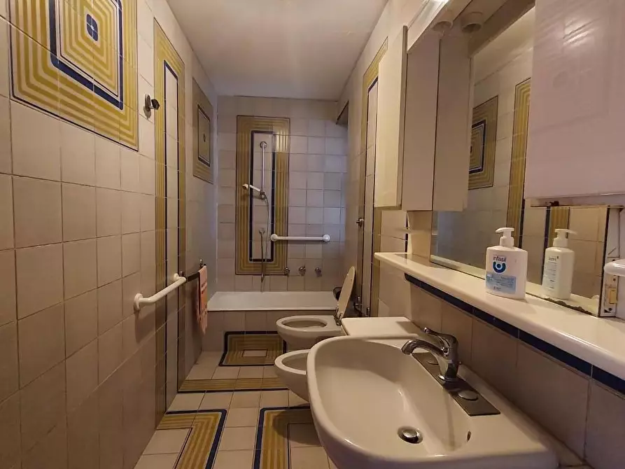 Immagine 24 di Villa in vendita  a Lucca