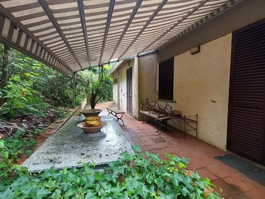 Immagine 19 di Villa in vendita  a Lucca