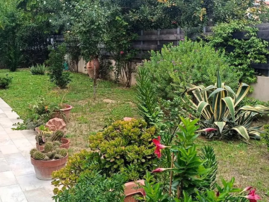 Immagine 55 di Villetta a schiera in vendita  a Cascina