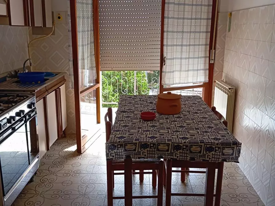 Immagine 2 di Appartamento in affitto  a Carrara