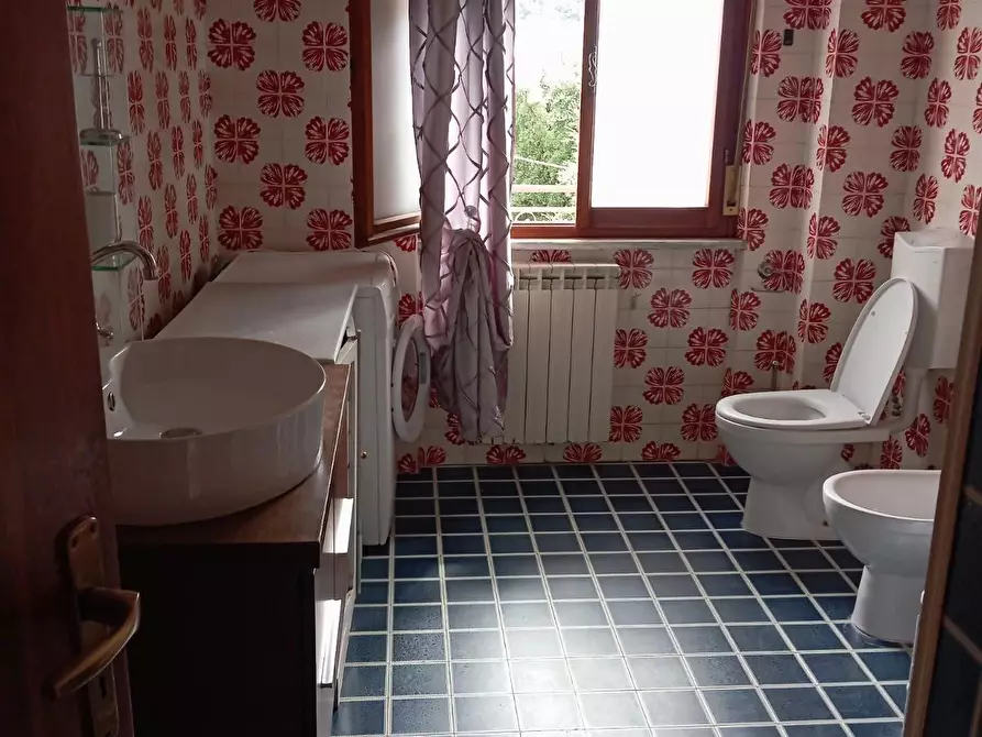 Immagine 4 di Appartamento in affitto  a Carrara